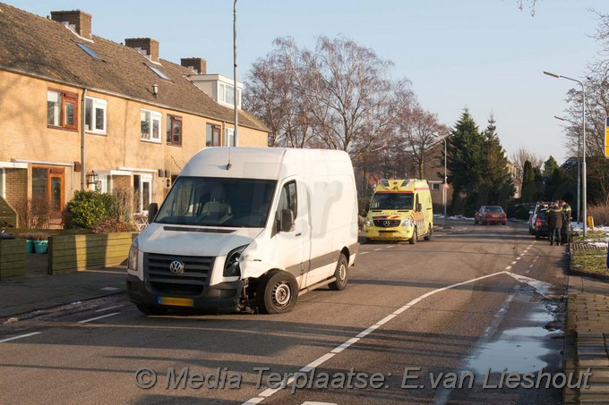 Mediaterplaatse ongeval busje auto zwanenburg 1322017 Image00001