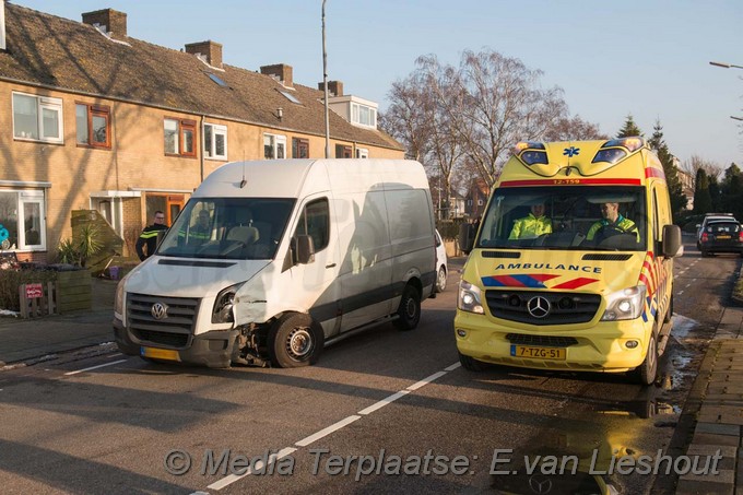 Mediaterplaatse ongeval busje auto zwanenburg 1322017 Image00008