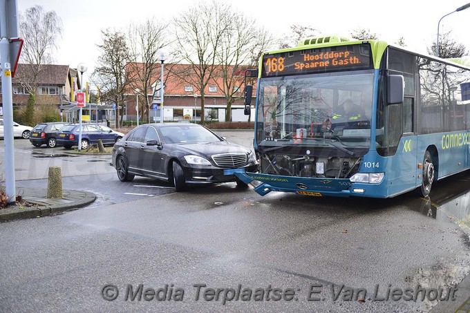 Mediaterplaatse ongeval taxi en bus hoofddorp 28022017 Image00001
