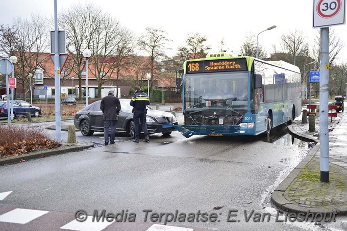 Mediaterplaatse ongeval taxi en bus hoofddorp 28022017 Image00003