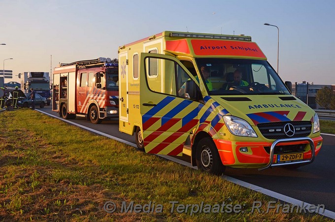 Mediaterplaatse ongeval auto paal schiphol 07092016 Image00001