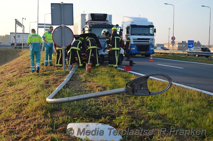 Mediaterplaatse ongeval auto paal schiphol 07092016 Image00003