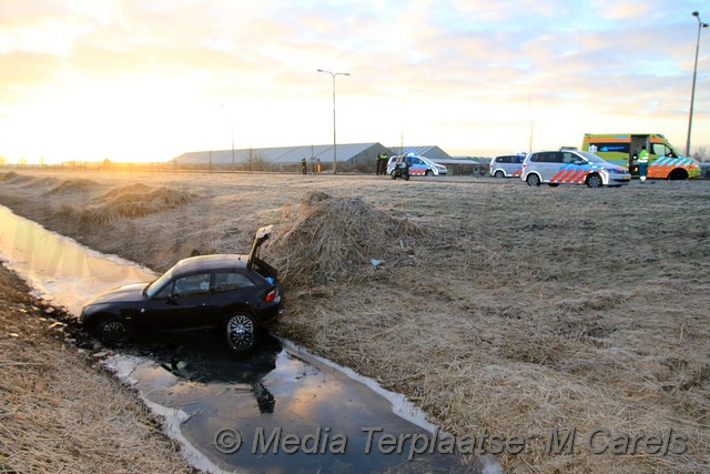 Mediaterplaatse auto te water Amstelveen 03122016 Image00002