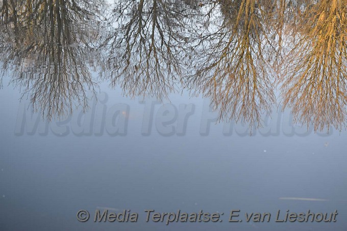 Mediaterplaatse auto te water Zwanenburg 04122016 Image00004
