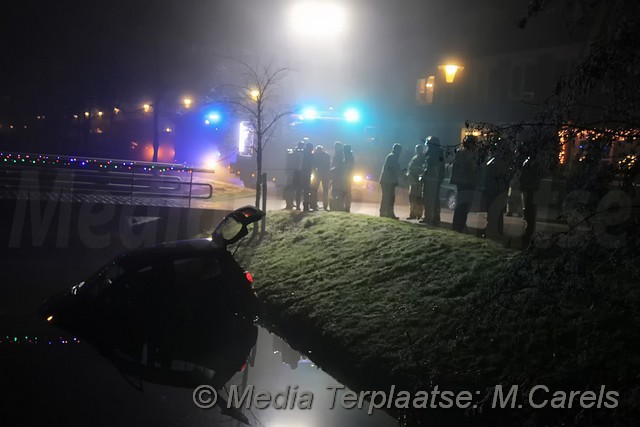 Mediaterplaatse auto te water aalsmeer 29122016 Image00001