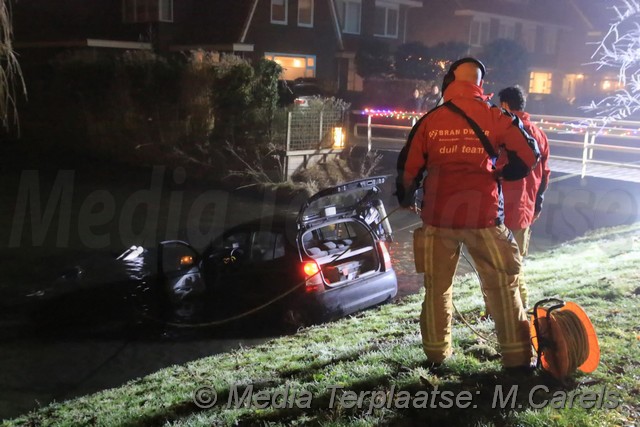 Mediaterplaatse auto te water aalsmeer 29122016 Image00002