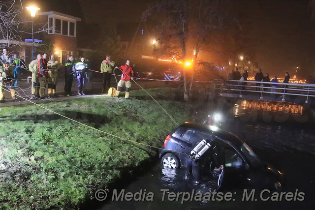 Mediaterplaatse auto te water aalsmeer 29122016 Image00004