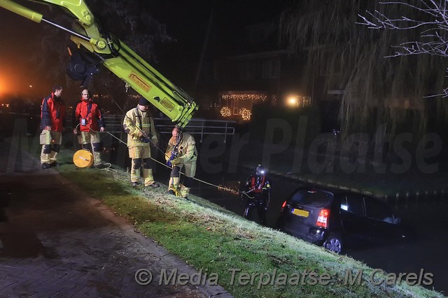 Mediaterplaatse auto te water aalsmeer 29122016 Image00005