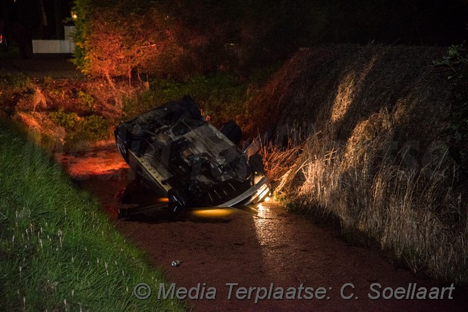 Mediaterplaatse auto op kop te water hdp 06042019 Image00001