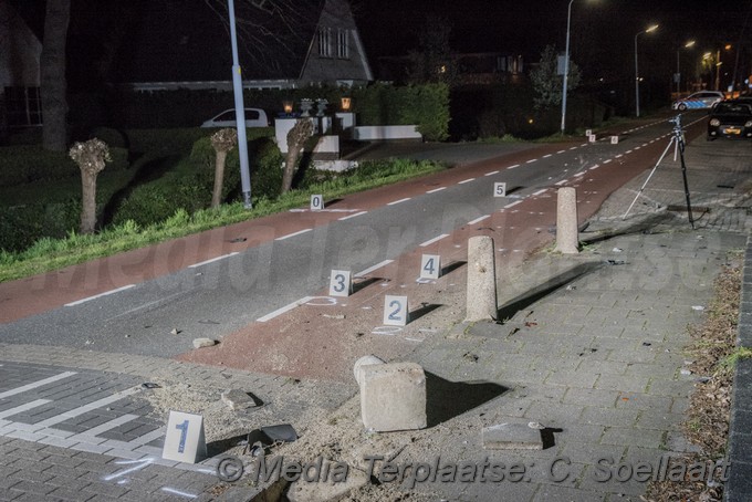 Mediaterplaatse auto op kop te water hdp 06042019 Image00003