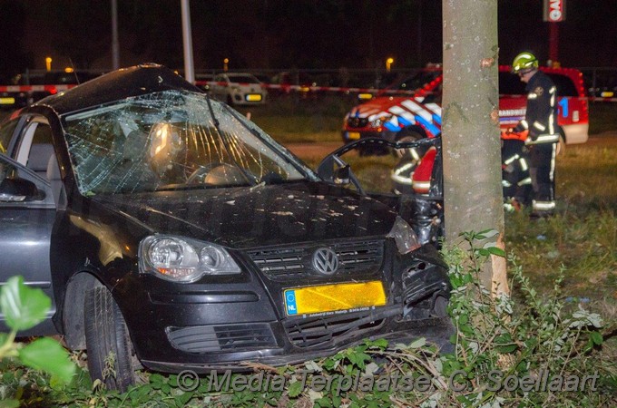 Mediaterplaatse ongeval auto boom schiphol 01102016 Image00006