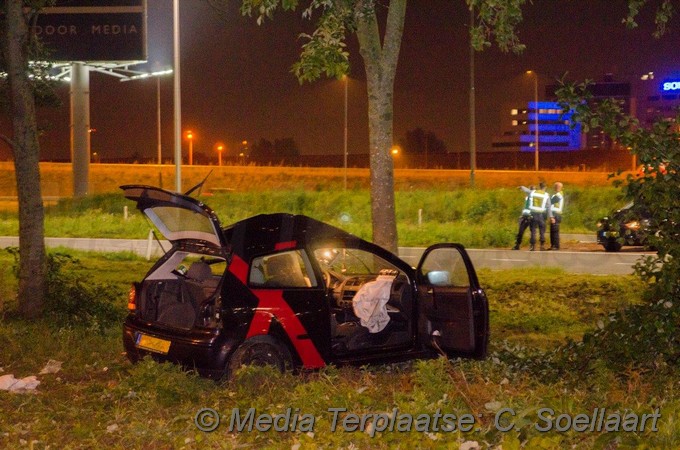 Mediaterplaatse ongeval auto boom schiphol 01102016 Image00007