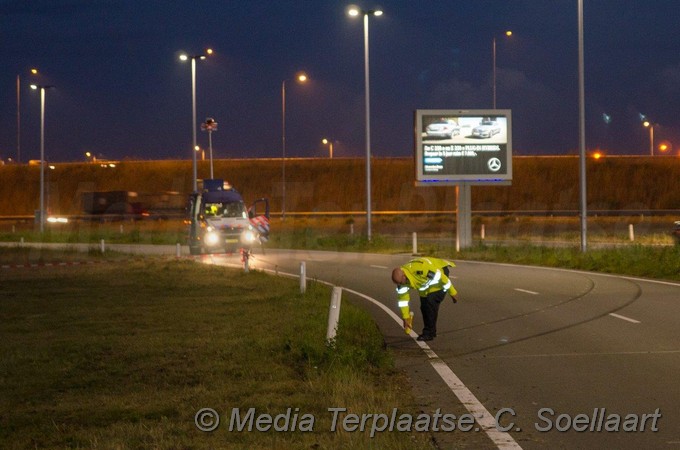 Mediaterplaatse ongeval auto boom schiphol 01102016 Image00008