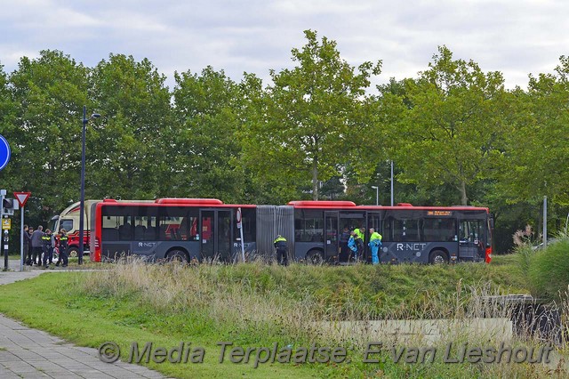 Mediaterplaatse noodstop lijnbus hoofddorp 06102016 Image00001