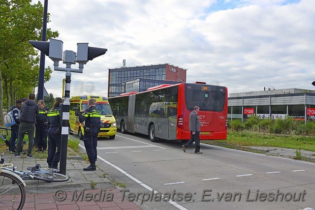 Mediaterplaatse noodstop lijnbus hoofddorp 06102016 Image00007