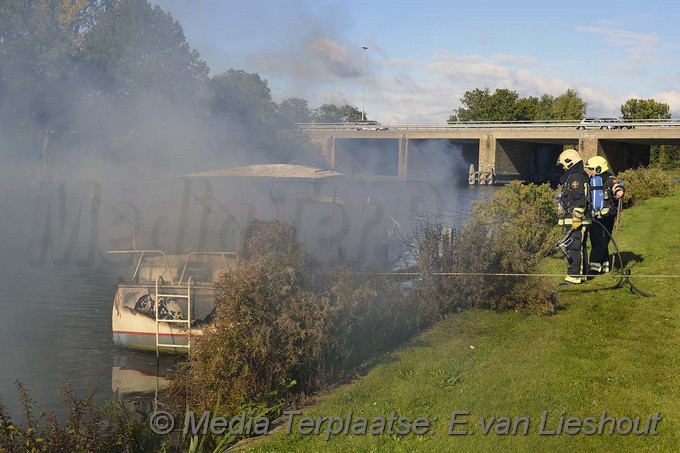 Mediaterplaatse boot brand vijfhuizen 19102016 Image00001