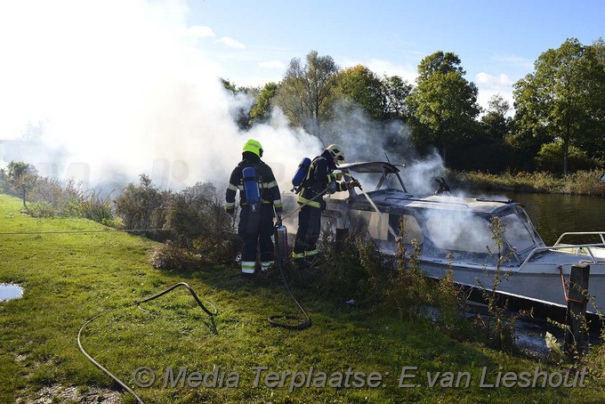 Mediaterplaatse boot brand vijfhuizen 19102016 Image00006