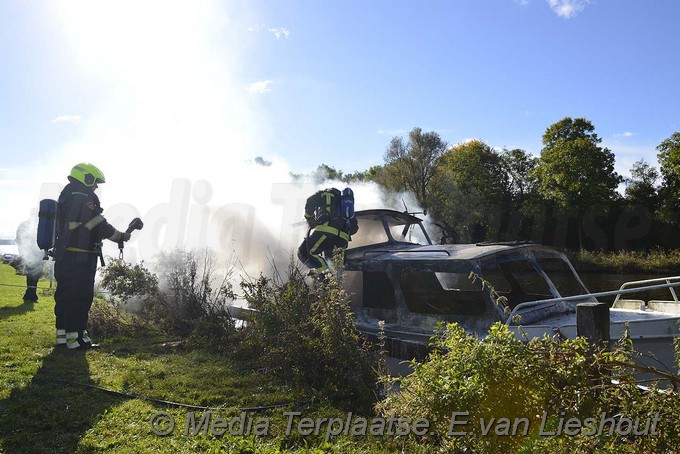 Mediaterplaatse boot brand vijfhuizen 19102016 Image00012