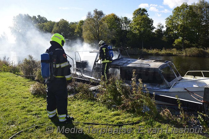 Mediaterplaatse boot brand vijfhuizen 19102016 Image00013