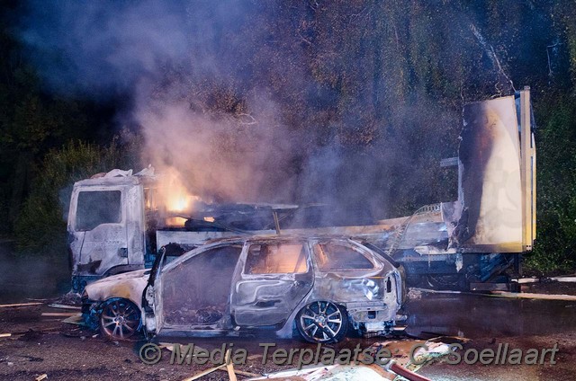 Mediaterplaatse auto vrachtwagen brand abbenes 26102016 Image00009